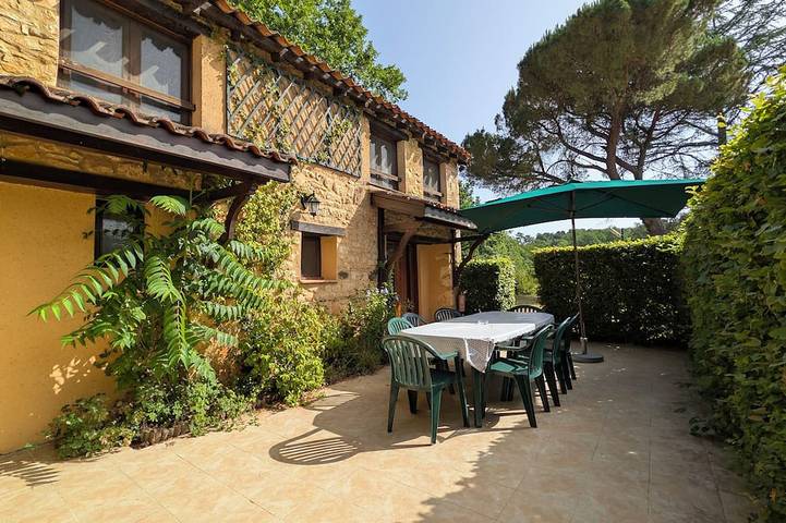 Gîte pour 11 personnes, avec Jacuzzi et Terrasse ainsi que Jardin et Piscine