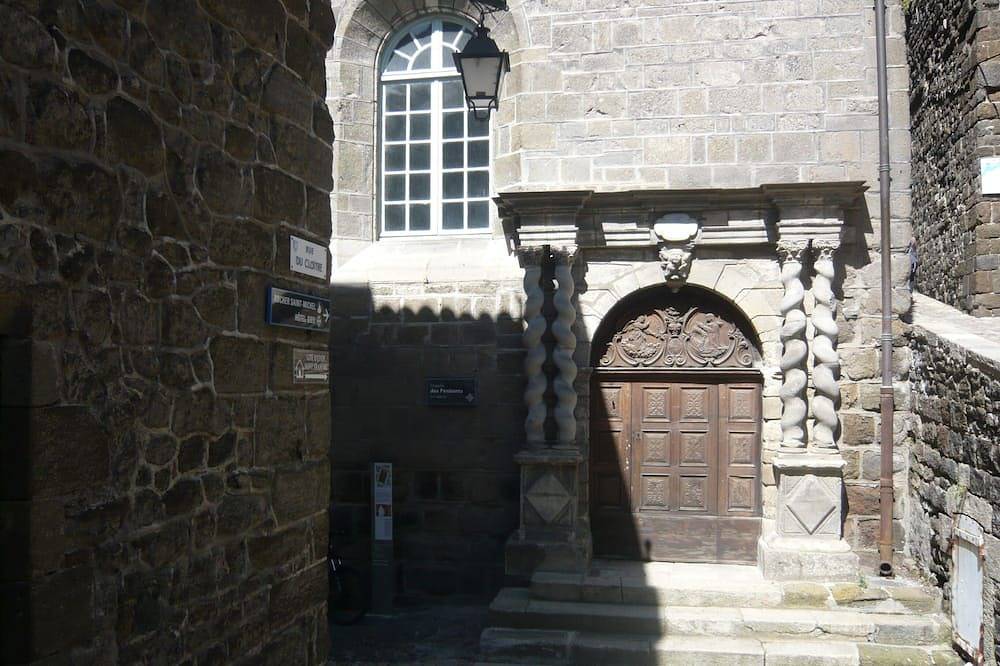 Appartement entier, Le Petit St Jacques au pied du Rocher d'Aiguilhe in Aiguilhe, Haute-Loire