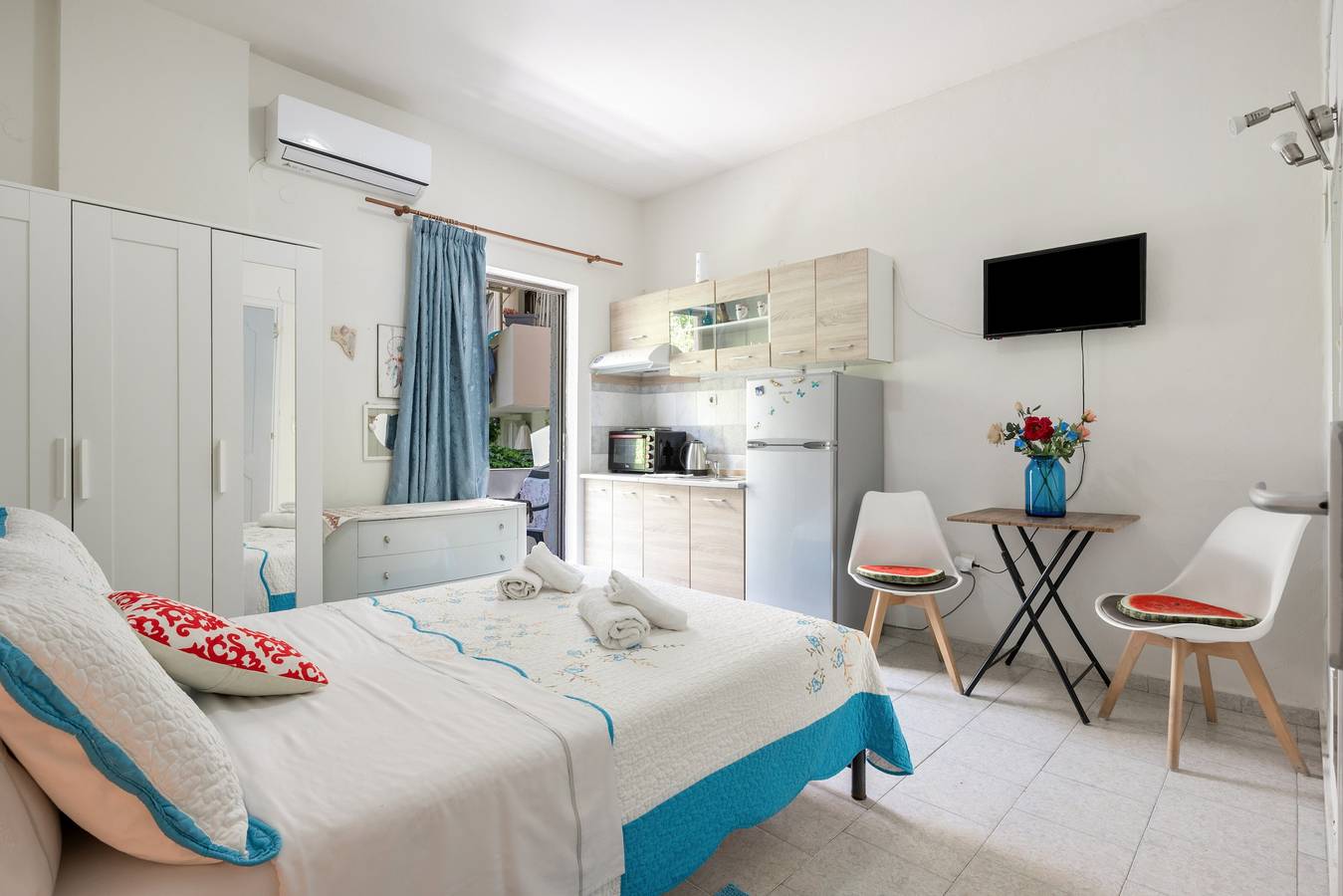Gehele studio, Studio Appartement 'Olga 2' met Uitzicht op Zee, Wi-Fi en Airconditioning in Iraklio-Heraklion en omgeving