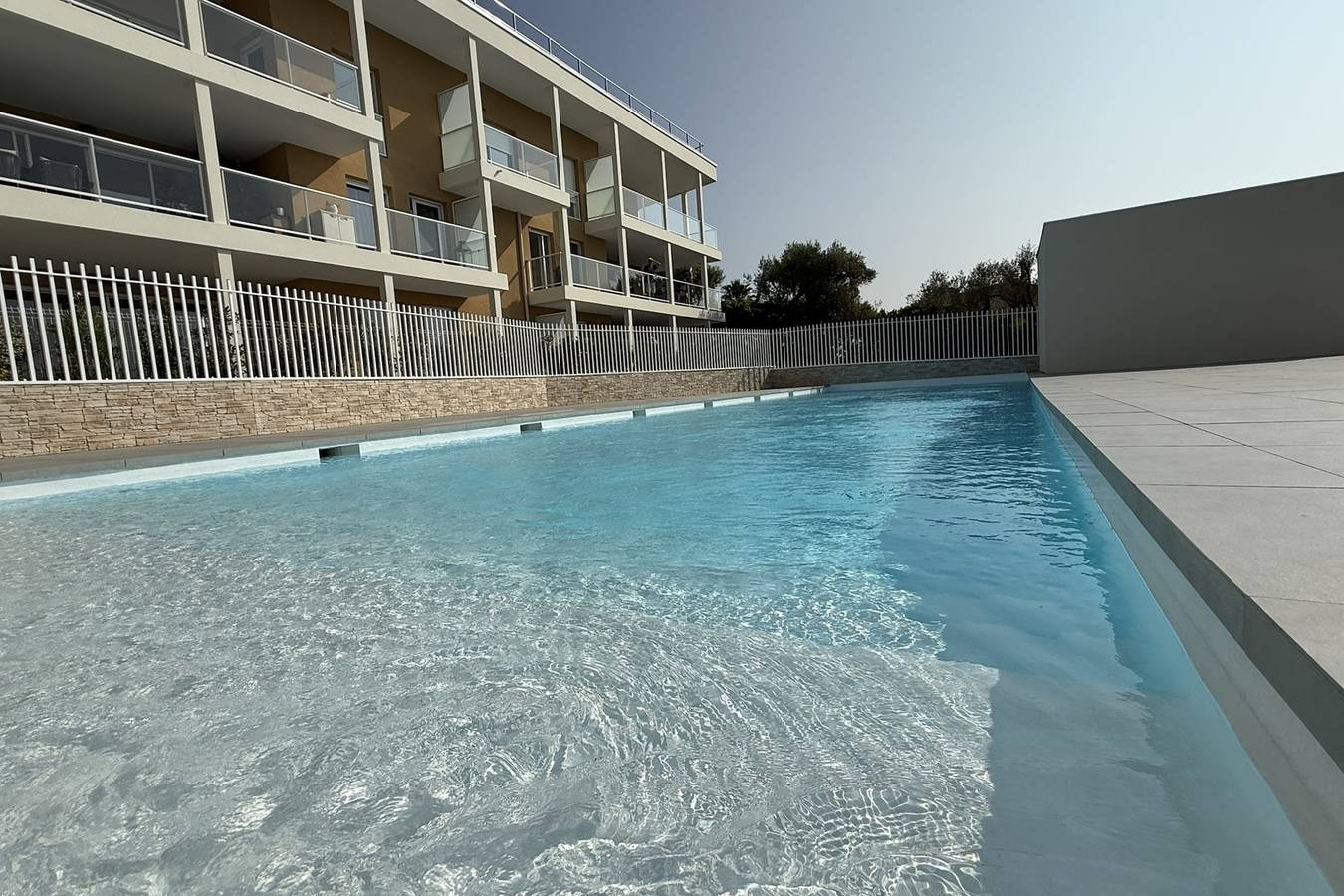 Studio entier, Studio moderne - terrasse - piscine in Villeneuve-Loubet, Région de Cannes
