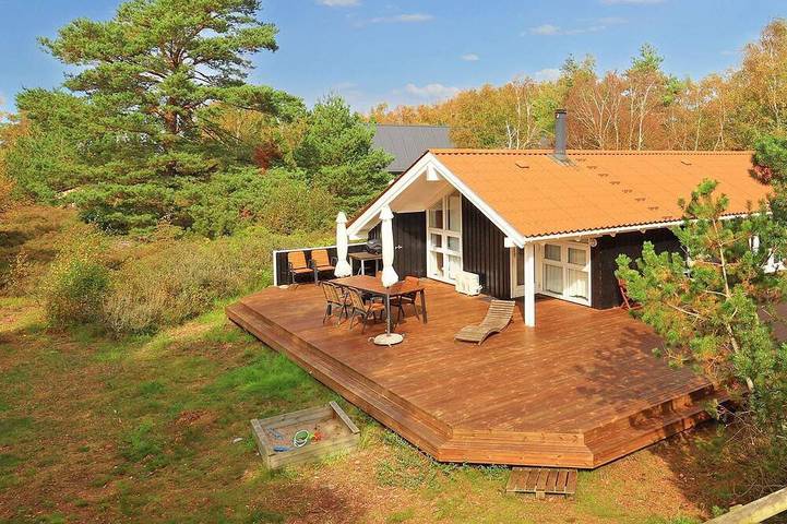 Ferienhaus für 8 Personen, mit Whirlpool und Pool sowie Terrasse und Sauna auf Læsø