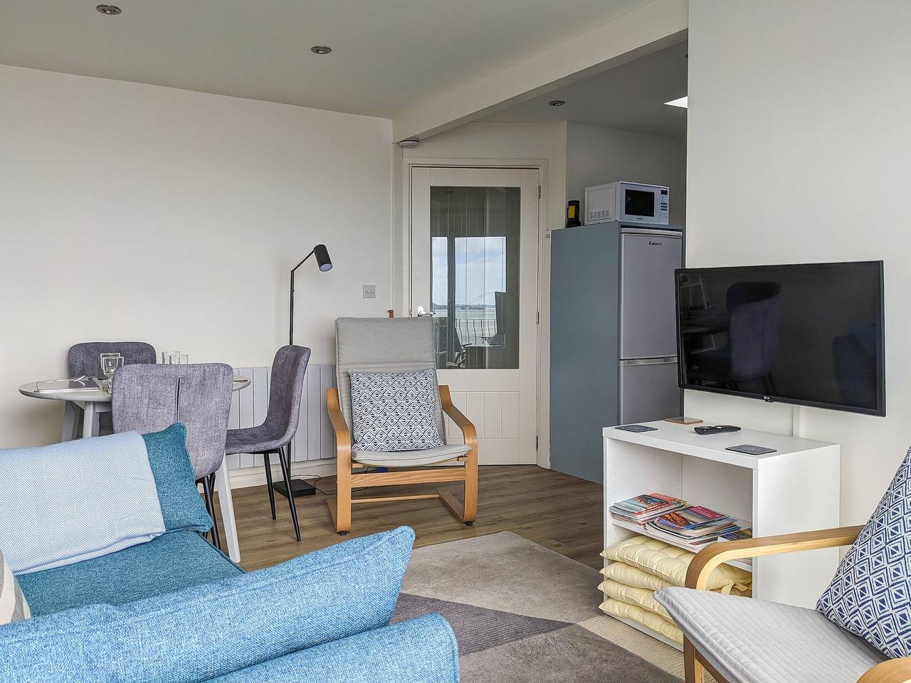 Waters Edge in Amroth, Pembrokeshire