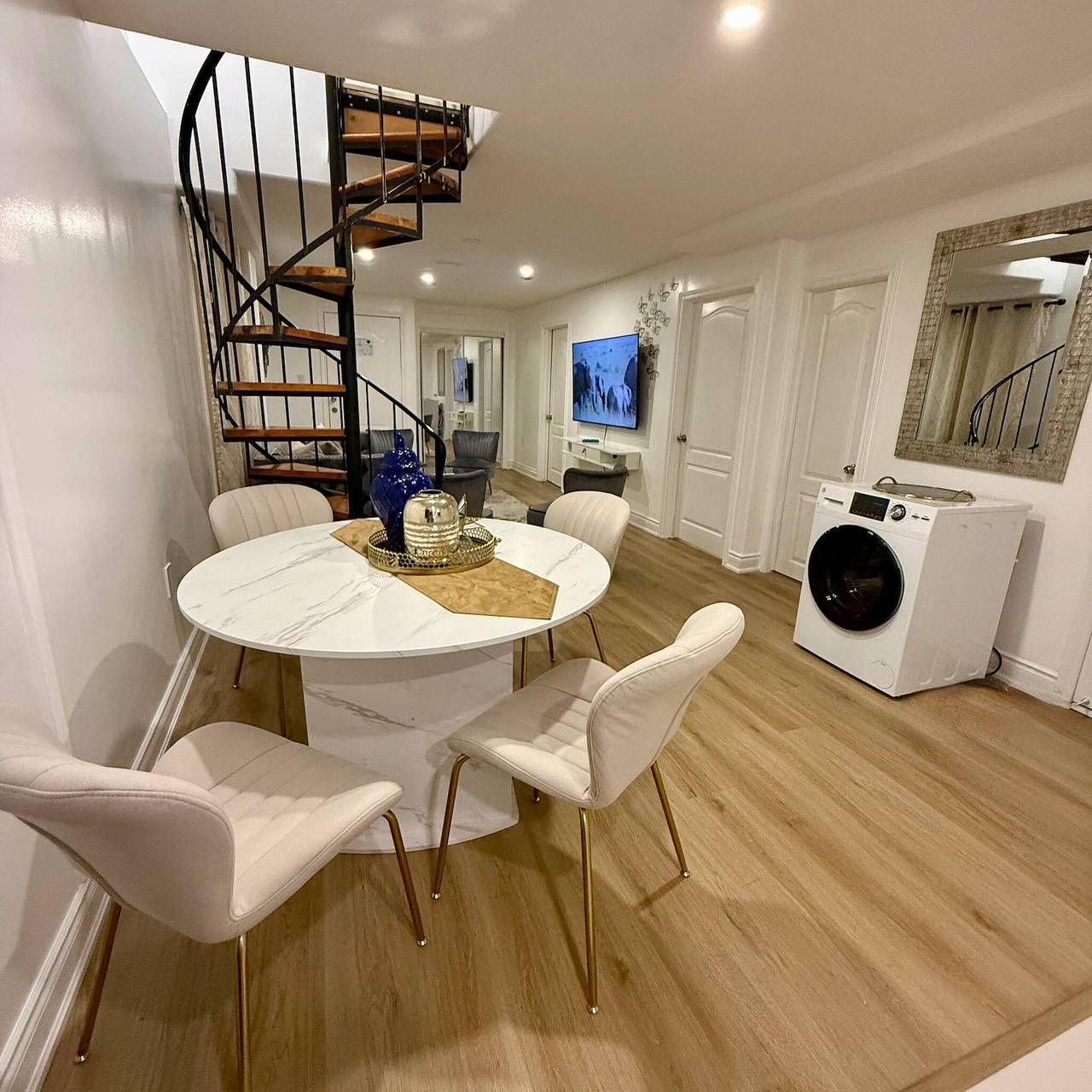 Guest Suite in the Heart of Mississauga in Mississauga, Lake Ontario (Canada)