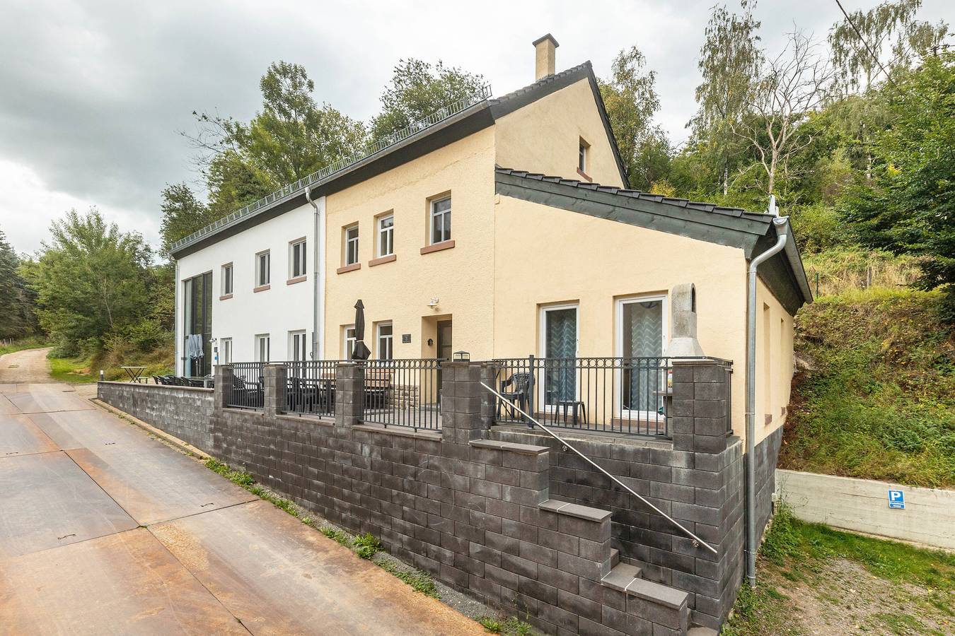 Holiday Home 'Enztal' with Shared Terrace in Zweifelscheid, Eifelkreis Bitburg-Prüm