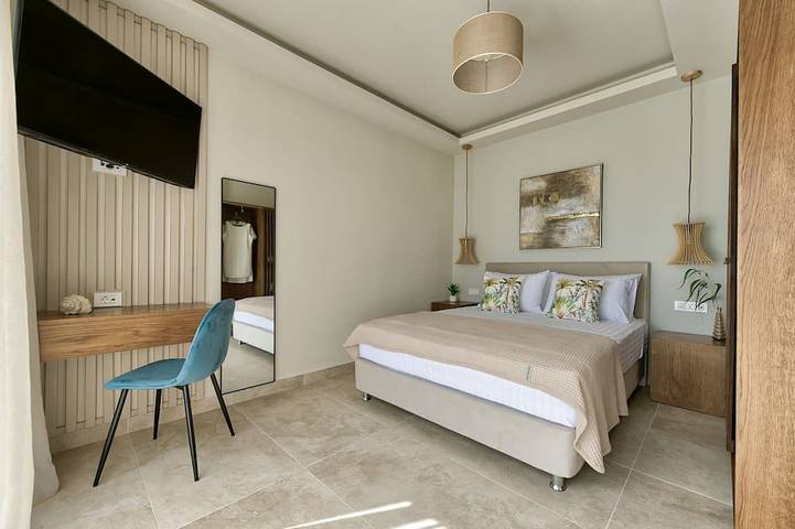 Delight Luxury 5 bedroom Villa with private pool in Pantokratoras, Zante