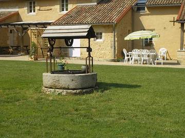 Gîte pour 28 personnes, avec jardin à Lusignan