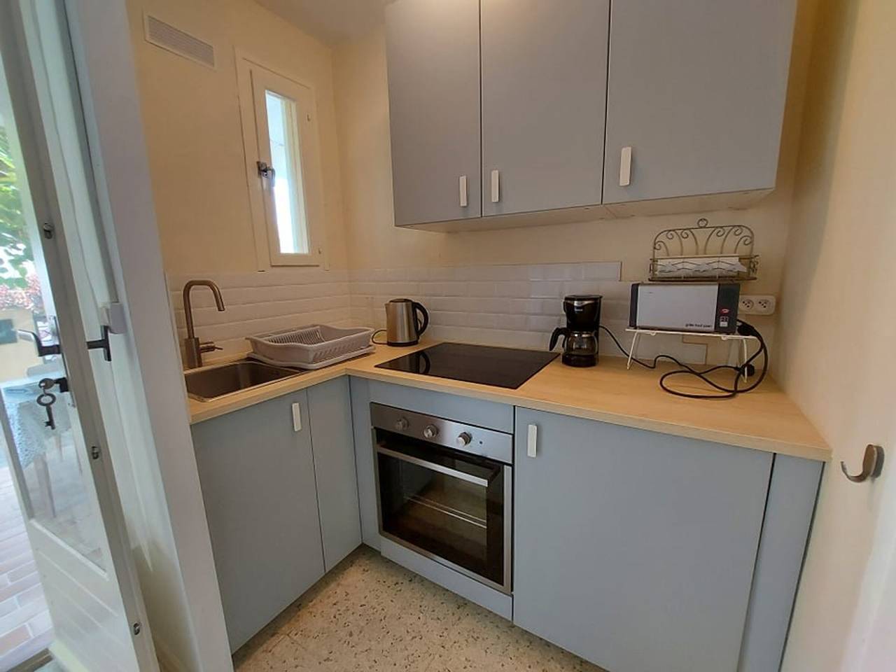 Appartement entier, Appartement Confortable 4 pers, Terrasse, 500m Plage, Sans Tv, Cuisine Équipée in Marseillan-Plage, Marseillan