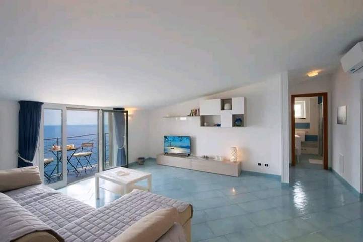 In Amalfi Coast: Casa "Mareblue" moderna ed elegante con vista Mare meravigliosa in Furore, Sorrento Coast