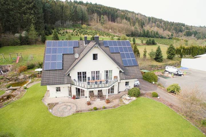 Ferienhaus für 22 Personen, mit Balkon und Whirlpool sowie Garten