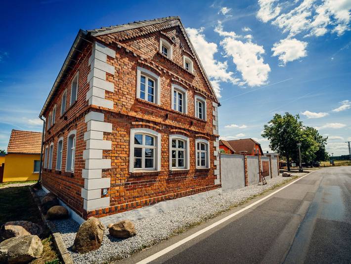 Ferienhaus für 3 Personen, mit Terrasse und Whirlpool sowie Garten und Pool in Elsterheide
