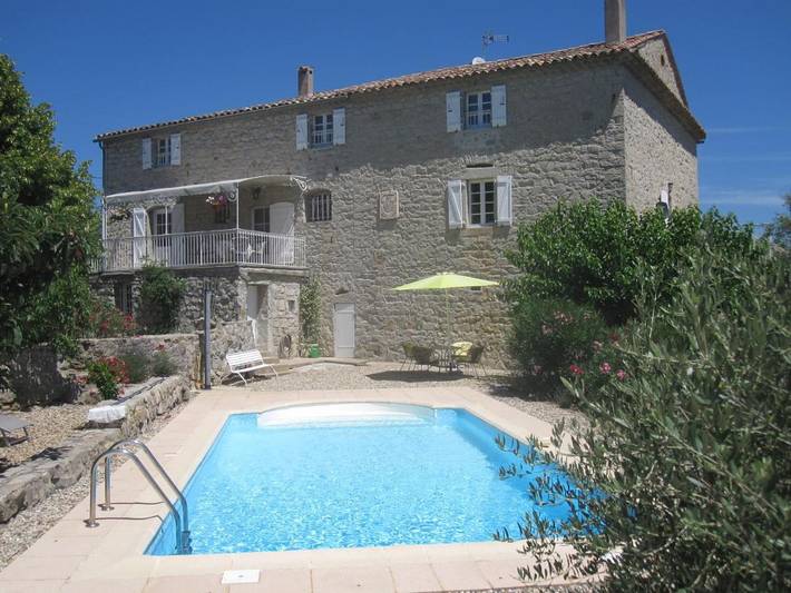 Chambre d’hôte pour 3 personnes, avec Terrasse et Jardin ainsi que Piscine et Vue