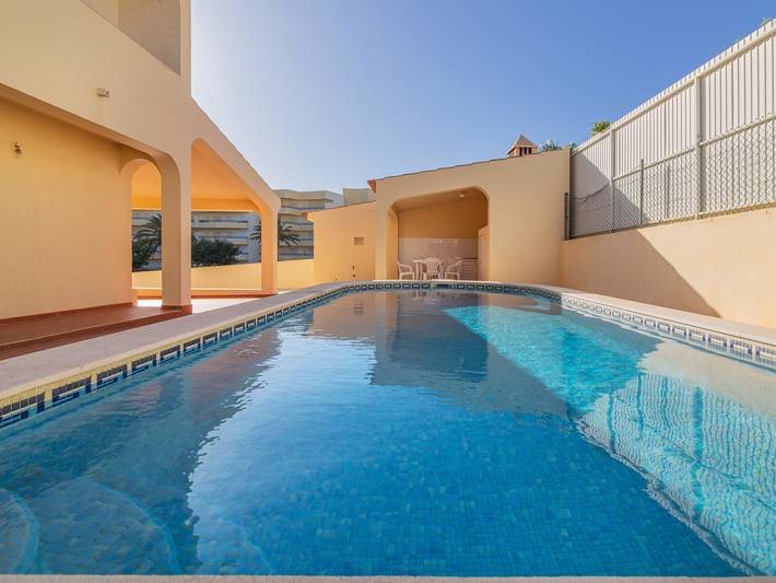 Location de vacances pour 8 personnes, avec piscine et balcon à Guia - 2