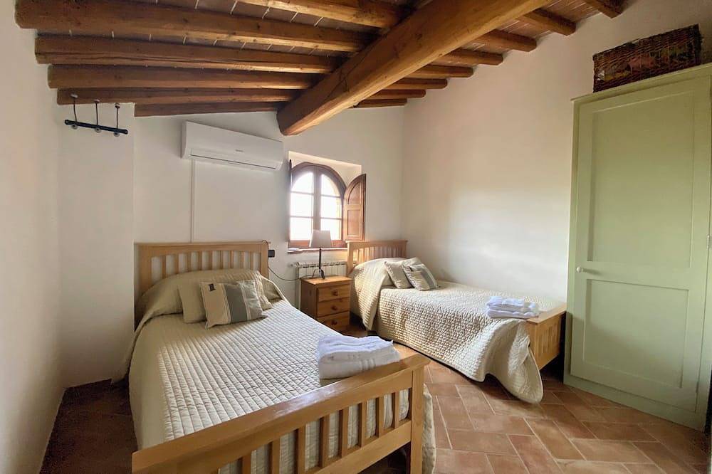 Beautiful 3 bedroom restored farmhouse near San Gimignano in Gambassi Terme, Florenz Provinz