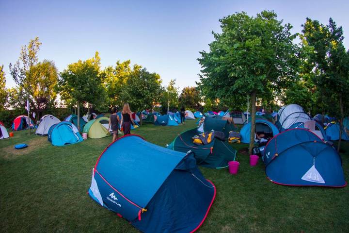 Camping für 2 Personen, mit Terrasse und Ausblick sowie Garten, kinderfreundlich in Rumänien