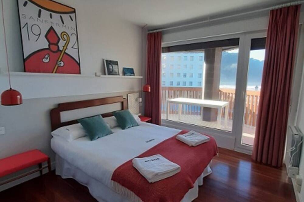 Ganze Wohnung, Apartment Muskaria - Spectacular, first line beach and pool by Egona in Zarautz, Baskische Küste (Spanien)