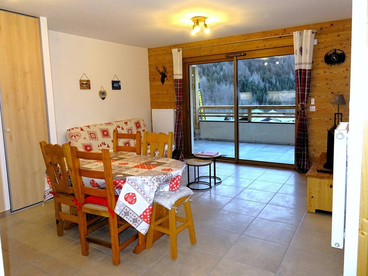 Entire apartment, Spacious 42m² apartment, 1 bedroom, balcony in St Jean d'Aulps center in Saint-Jean-d'Aulps, Les Portes du Soleil