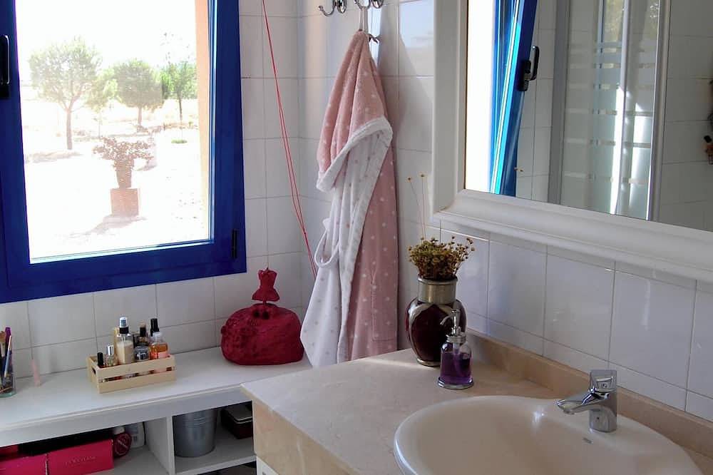 Homerez - Villa de 4 dormitorios con piscina privada in Uceda, Provincia de Guadalajara