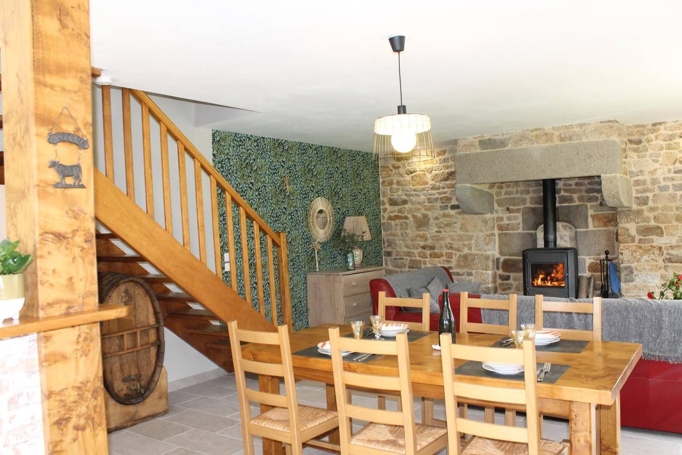 Riverside Gite con chimenea, TV e Internet in Côte de la Déroute