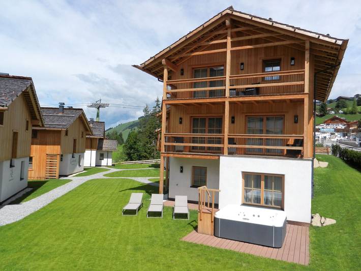 Baita per 8 persone, con balcone e giardino in Alta Badia