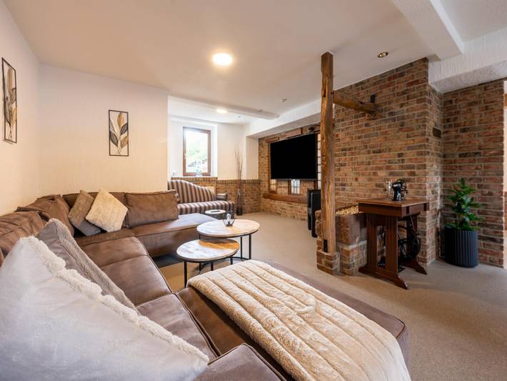 Ferienhaus für 30 Personen, mit Terrasse und Garten sowie Sauna, kinderfreundlich im Nationalpark Eifel - 3