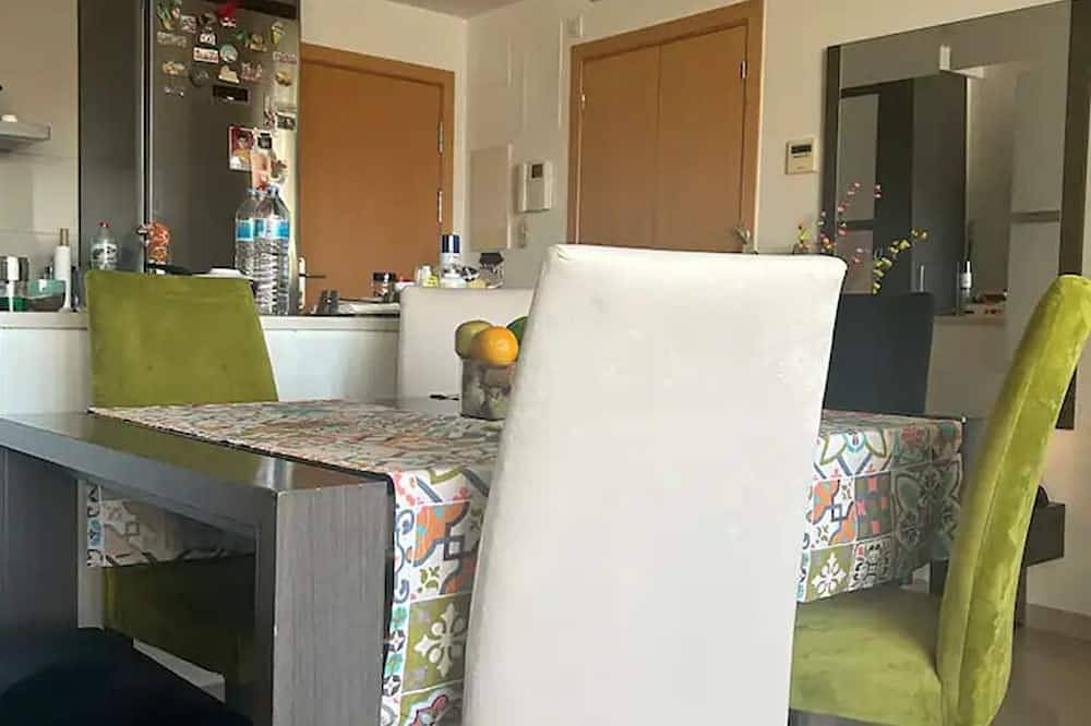 Ganze Wohnung, Piso Sabadell, Cerca de dos Estaciones de Tren in Sabadell, Barcelona Binnenland