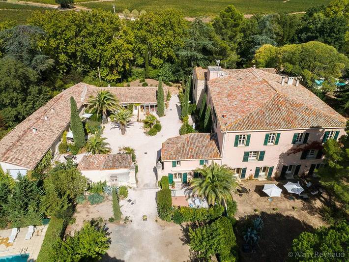 Gîte pour 4 personnes, avec piscine ainsi que jardin et terrasse à Alignan-du-Vent