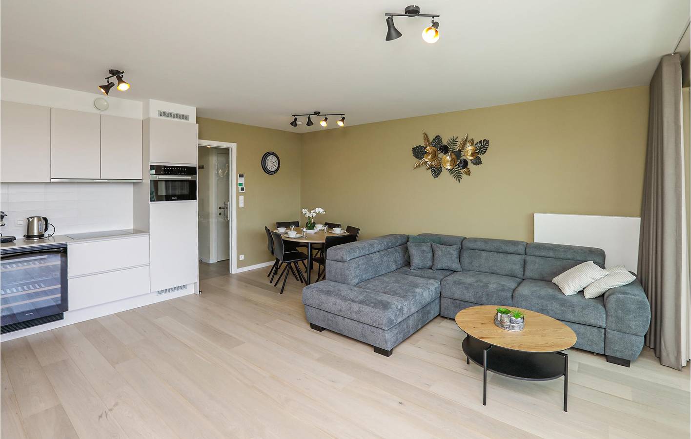 Apartamento vacacional entero, Apartamento de vacaciones para 6 personas con terraza in Ciudad de Ostende, Ostende