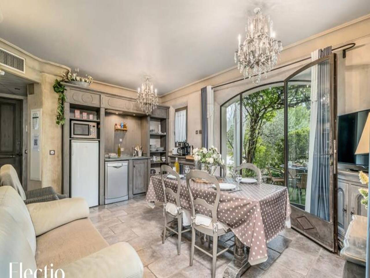 Apartamento entero, Apartamento en Luberon con piscina climatizada in Oppède, Parque natural regional del Luberon