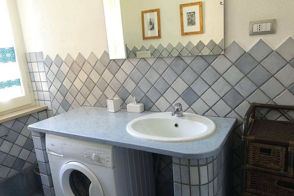 Casa Stella Marina, 100m vom Strand: Garten, Veranda, Bbq, Klimaanlage, Wifi. in Bosa Marina, Planargia