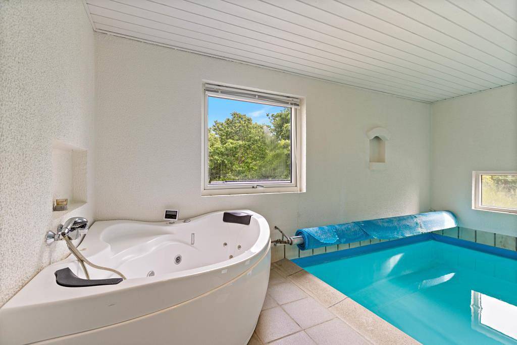 Schönes Poolhaus für 8 Personen und 2 Hunde erlaubt in Ho, Varde