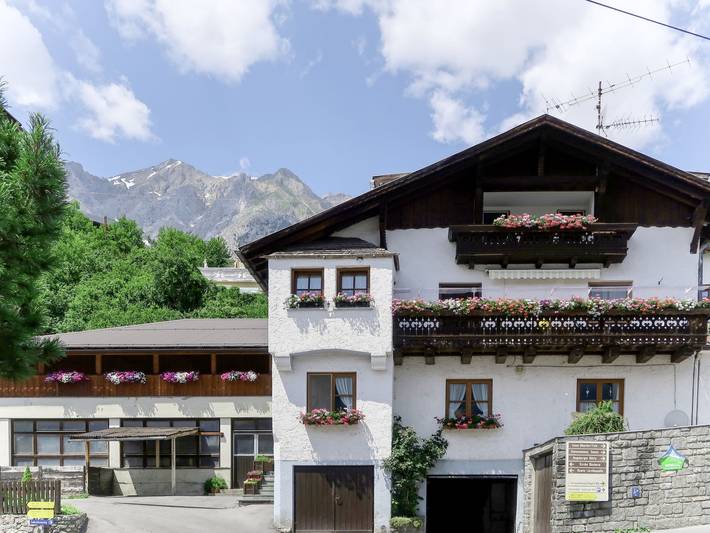 Ferienwohnung für 5 Personen, mit Balkon und Garten in Grins