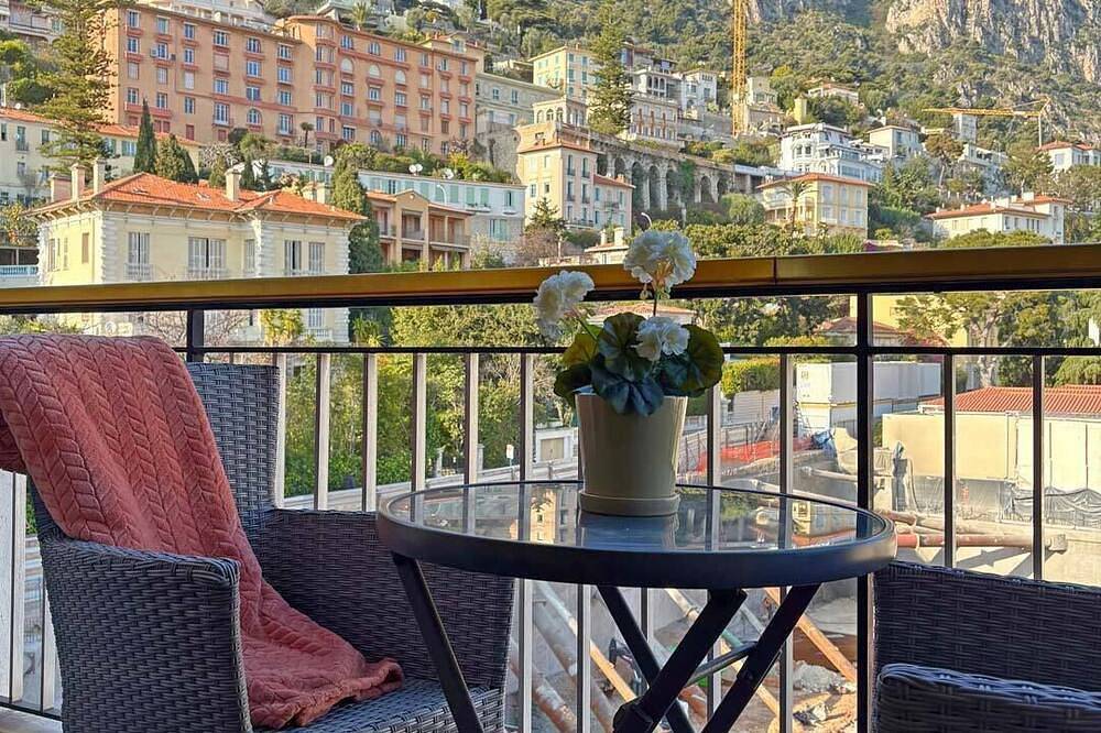 Entire apartment, Charming Apartment with Balcony & Mountain Views in Beaulieu-sur-Mer in Beaulieu-sur-Mer, Mediterranean Coast (France)