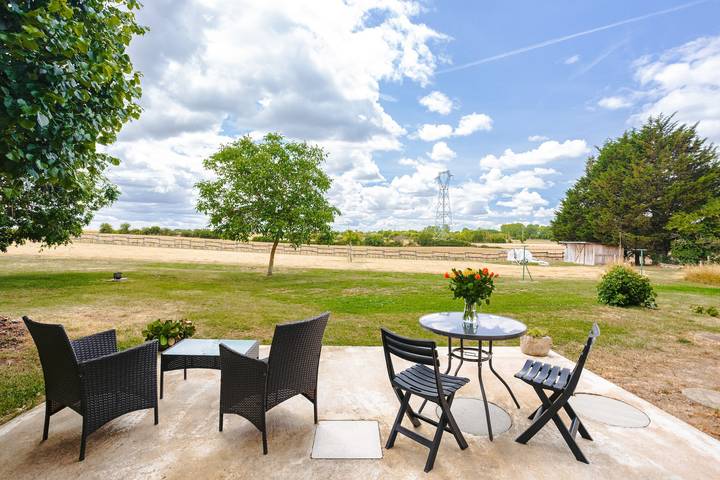 Gîte L'Etable - Les Gites Du Moulin: private terrace, garden, Wi-Fi in Saint-Hilaire-la-Palud in Saint-Hilaire-la-Palud, Niort region