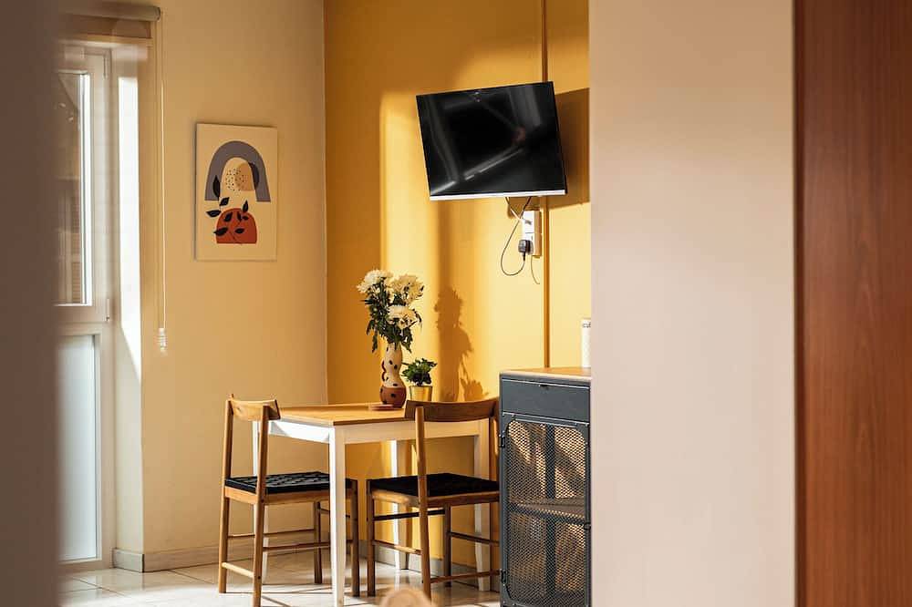Ganze Wohnung, Charming studio with reading nook & city view in Nikosia, Südzypern