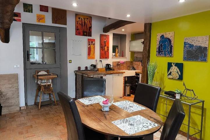 Gîte pour 2 personnes, avec Terrasse ainsi que Jardin et Piscine