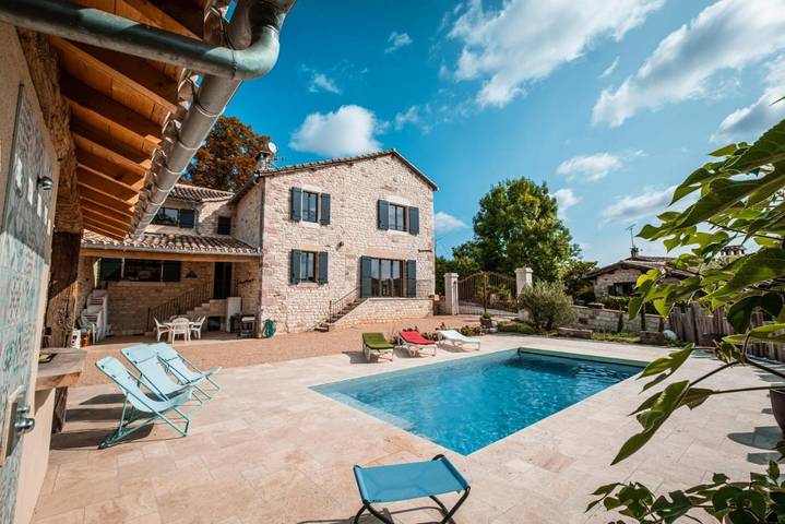 Location de vacances pour 12 personnes, avec piscine ainsi que jardin et balcon à Vaour - 2