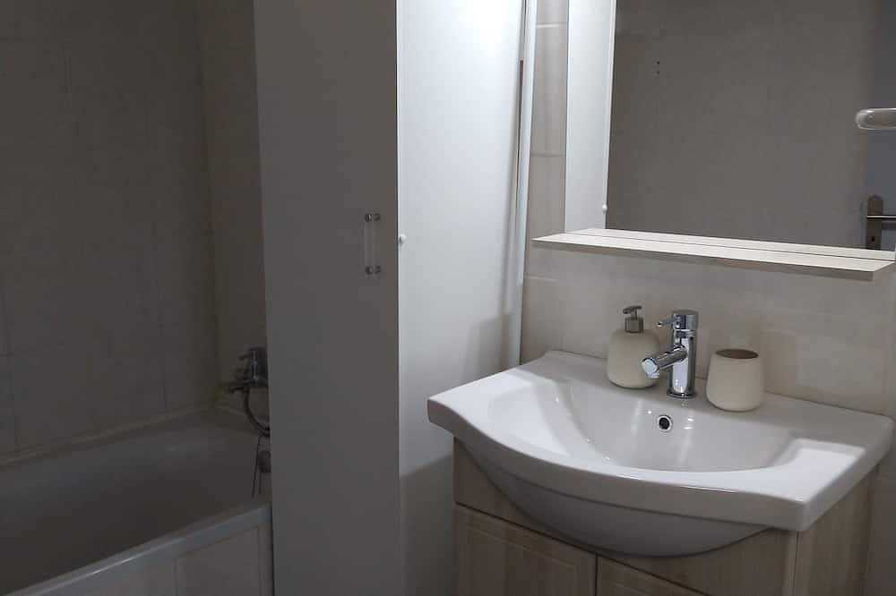 Geheel appartement, Apartment with view of Château fort de Lourdes in Lourdes, Hautes-Pyreneeën