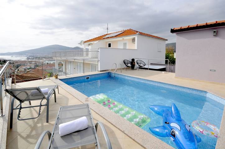 Villa für 8 Personen, mit Pool und Garten in Trogir
