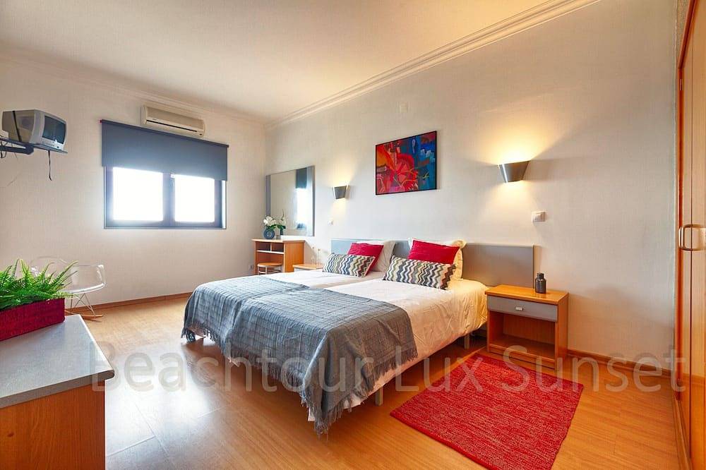 Hel lejlighed, Apt in condominium with pool and magnificent sea view, ideal for families in Ribeira d'Ilhas, Ericeira