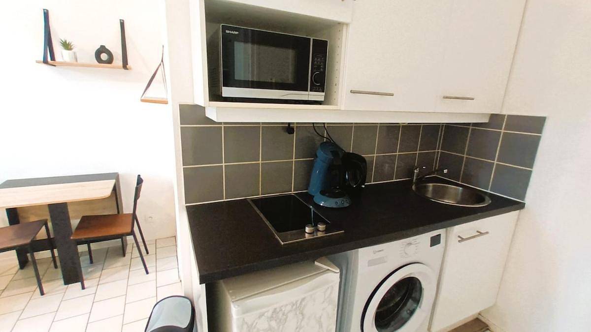 Appartement entier, La Terrasse, T2 proche gare, Wifi, tv Hd, grande terrasse in Tours, Région de Tours