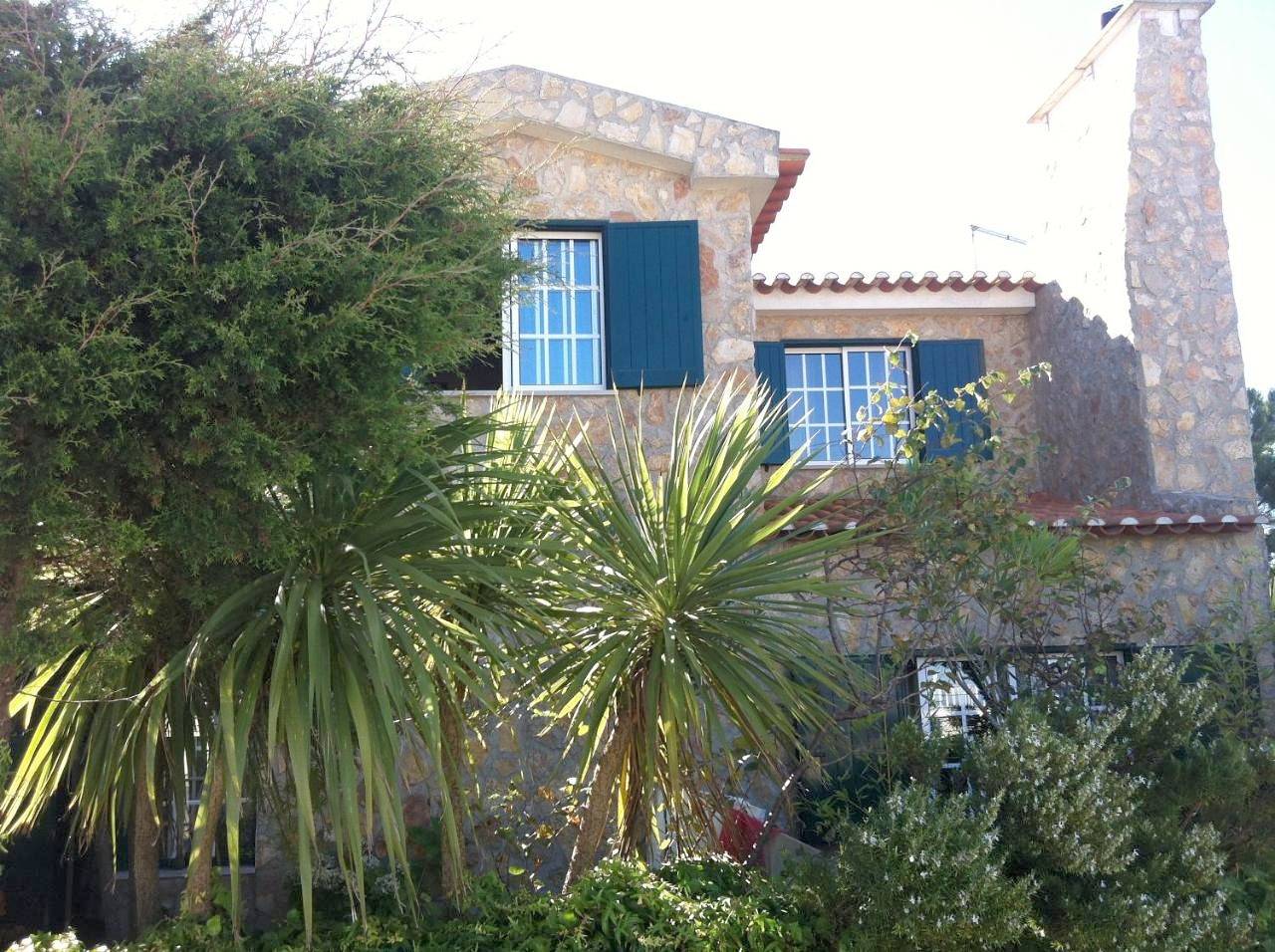 Three-Bedroom House in Praia do Salgado, Famalicão