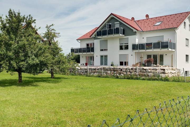 Apartamento entero, Apartamento 'Neubau Ferienwohnung Kleine Auszeit' con vistas a la montaña, balcón y Wi-Fi in Sinzheim, Northern Black Forest