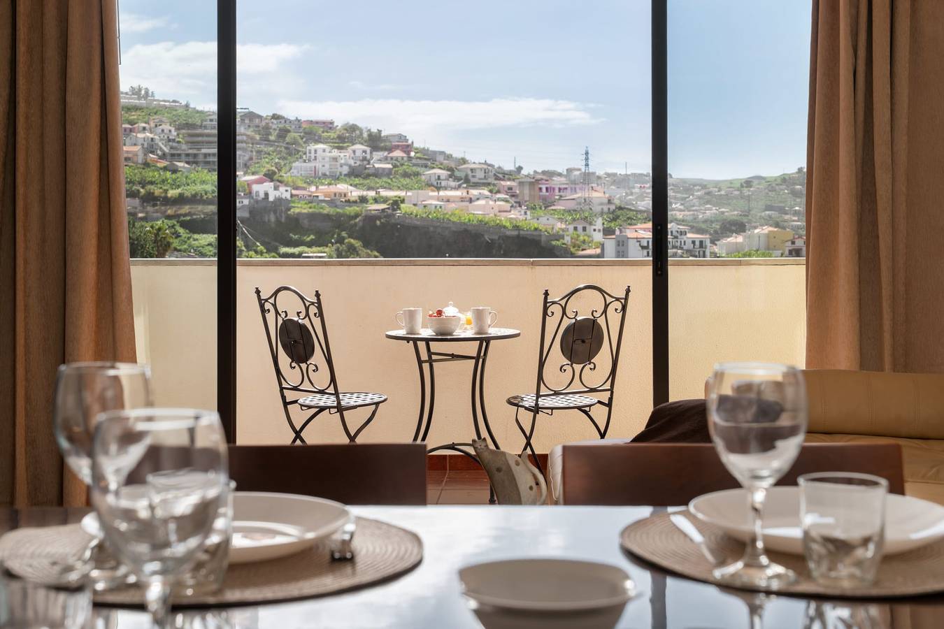 Ganze Wohnung, Ferienwohnung für 2 Personen mit Balkon in Câmara de Lobos, Madeira