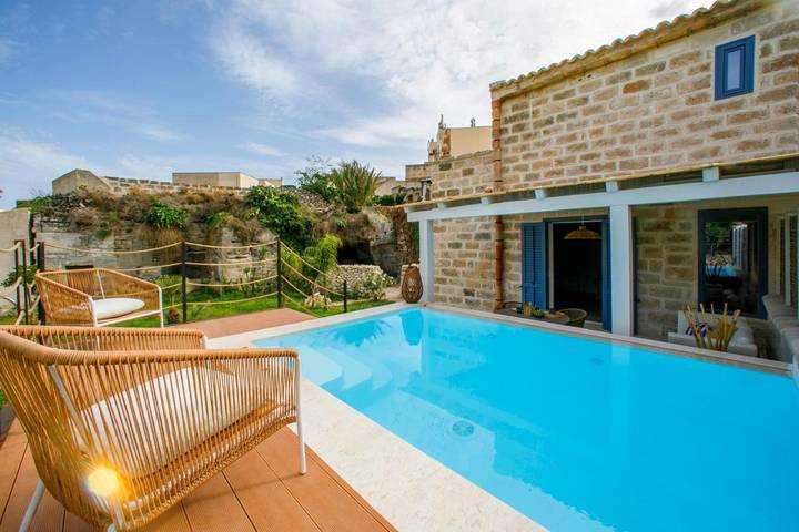 Villa per 4 persone, con terrazza e giardino nonché piscina in Favignana