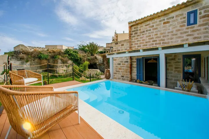 Chalet para 4 personas, con terraza además de piscina y jardín - 1