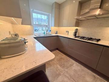 Holiday Rental for 6 People in Farnham Royal, Buckinghamshire, Photo 3