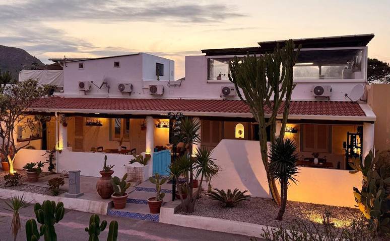 Chambre d’hôte pour 3 personnes, avec terrasse, animaux acceptés dans Vulcano - 2