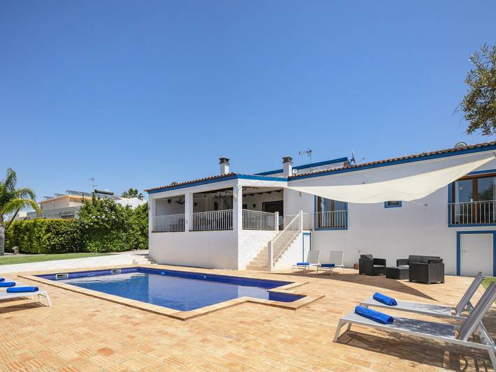 Location de vacances pour 8 personnes, avec jardin dans Alcantarilha