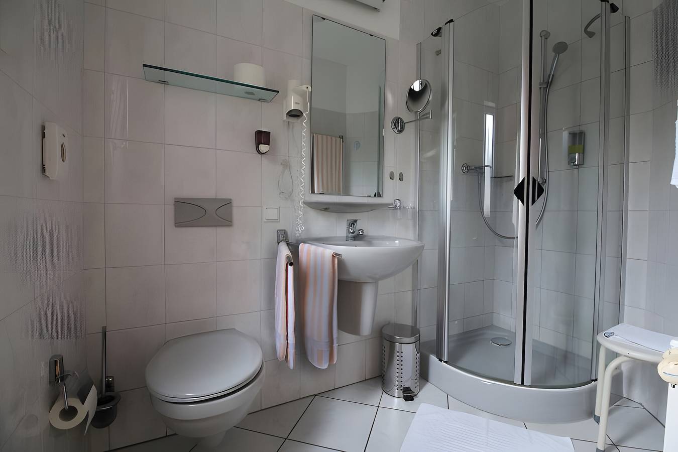 Apartment „Doppelzimmer 2 – mit Dusche und Wc“ mit Bergblick, Gemeinschaftsterrasse und Wlan in Hornberg, Mittlerer Schwarzwald