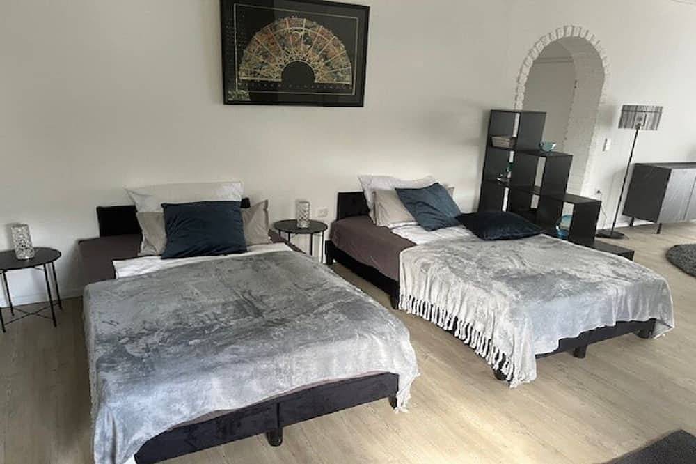 Ganze Wohnung, Geräumige Wohnung in zentraler Lage direkt an dem Fluss Niers und Park gelegen in Mönchengladbach, Niederrhein